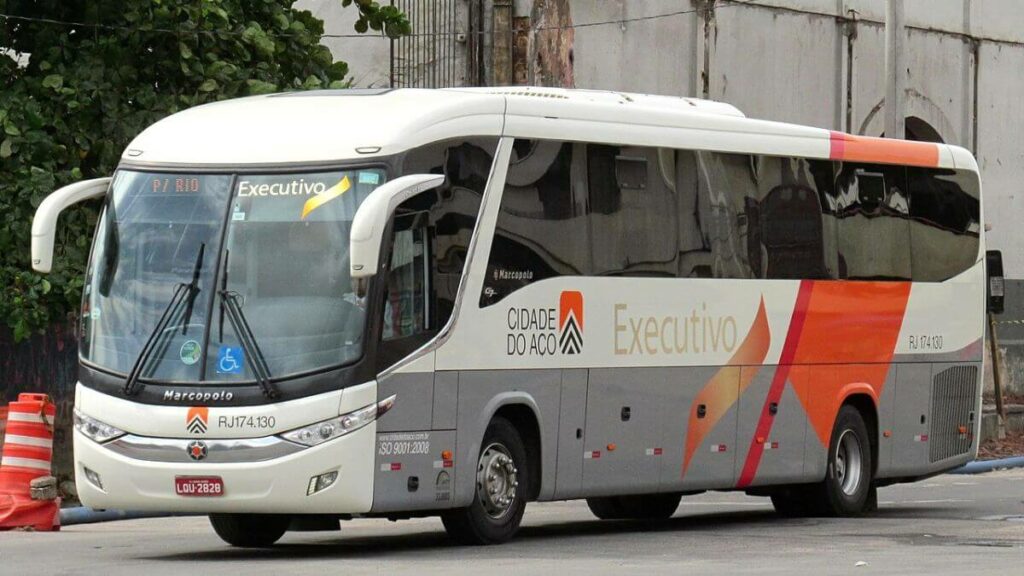 Ônibus Viação Cidade do Aço, branco e cinza