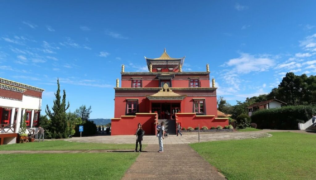 Templo Budista em Três Coroas