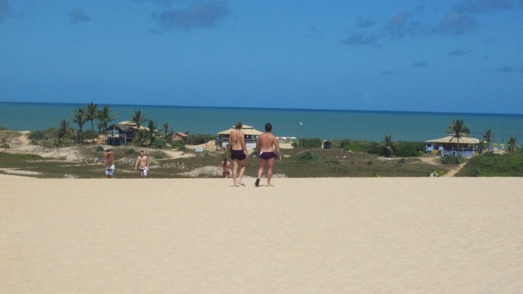 Dunas de Itaúnas. Foto do mar e das dunas