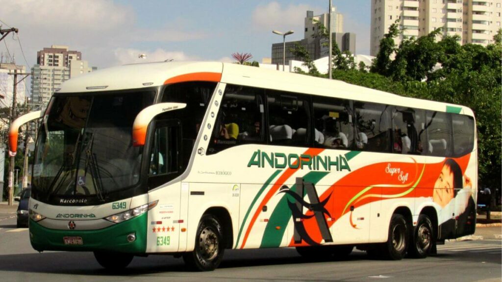 Ônibus Viação Andorinha, branco, verde e vermelho