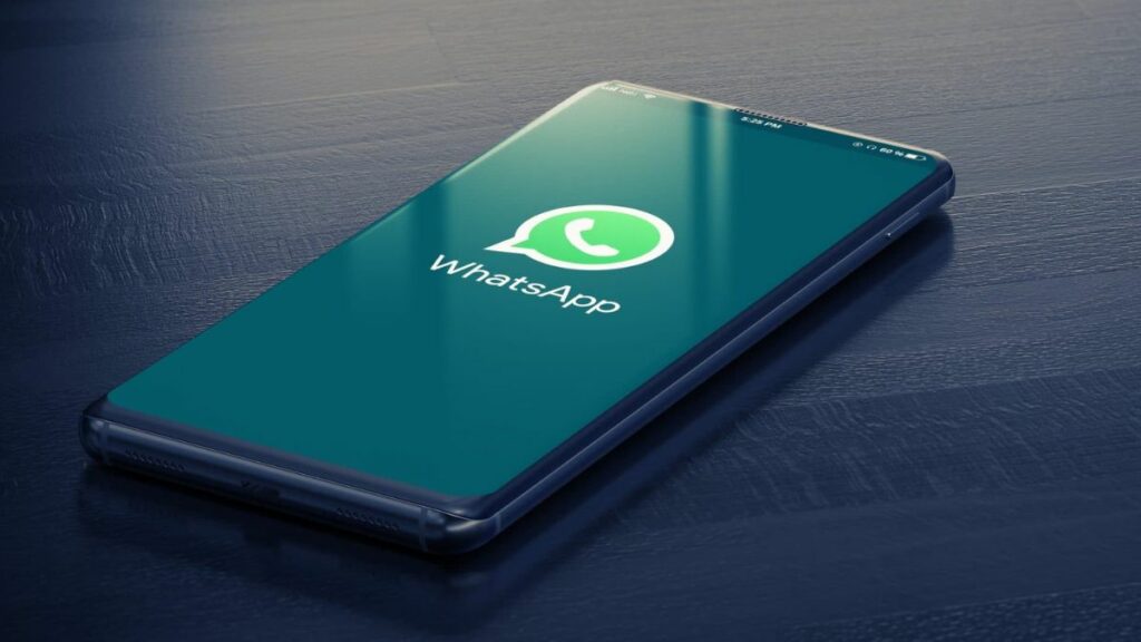 WhatsApp Viação Andorinha, celular em cima da mesa