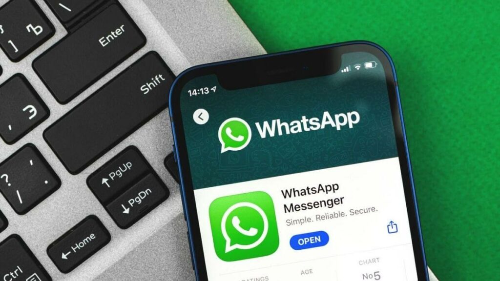 WhatsApp Viação Pretti, celular com o WhatsApp