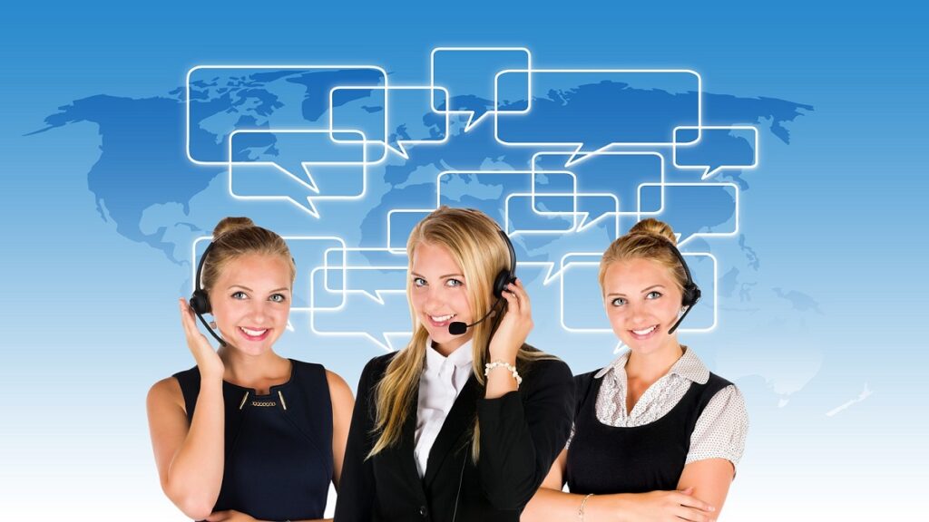 Moças na central de atendimento ao cliente