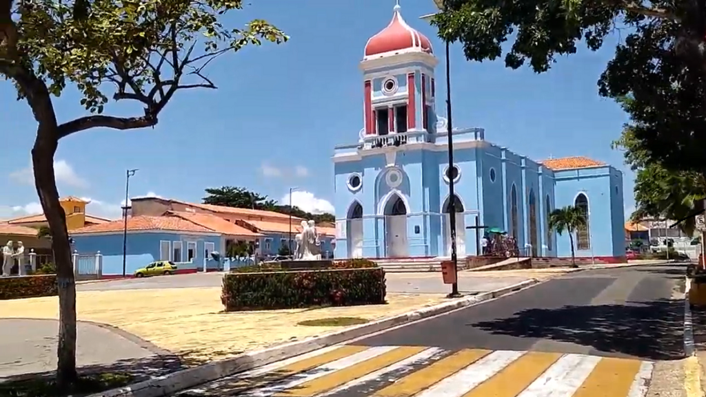 Foto da colorida Igreja de São José de Ribamar MA