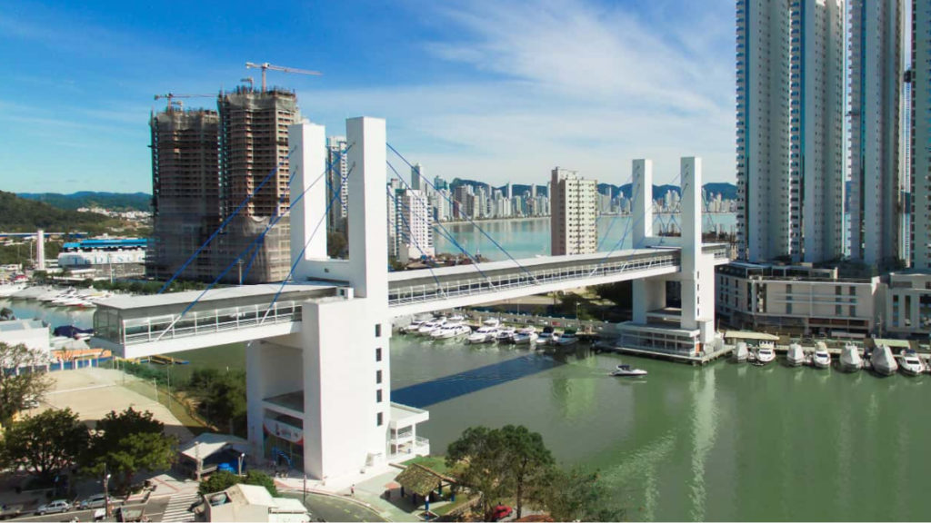 Passarela da Barra em Balneário Camboriú