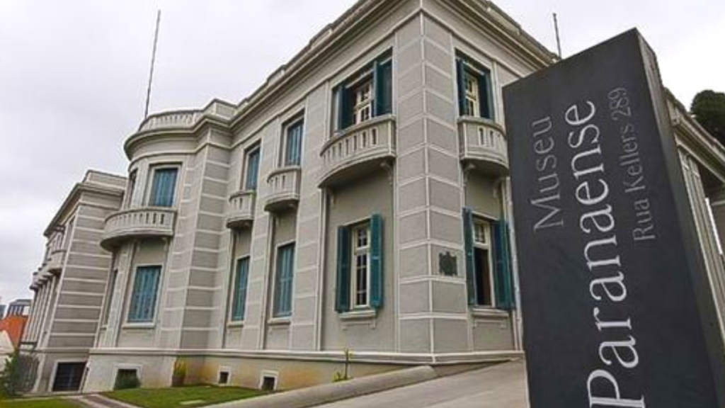 Frente do Museu Paranaense