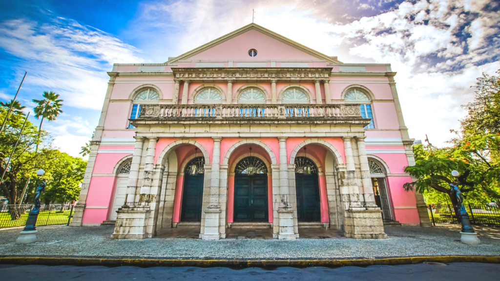 Teatro Santa Isabel visto defrente