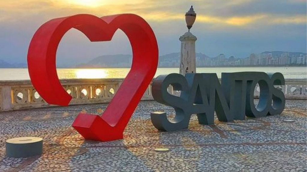 O que fazer em Santos? Veja o letreiro da cidade