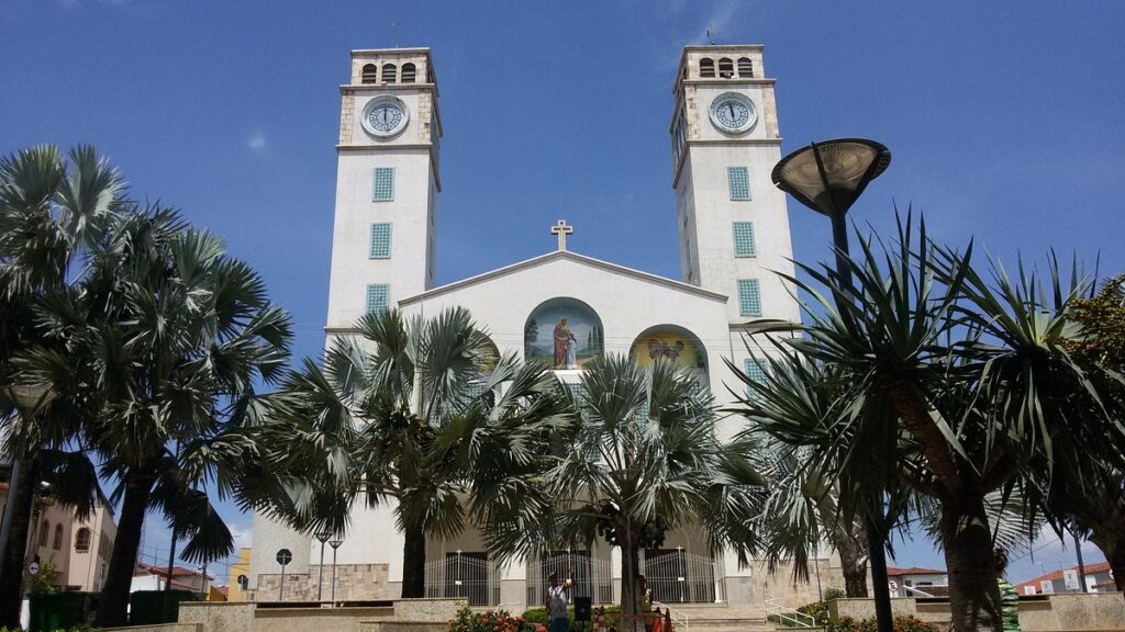 O que fazer em vinhedo? Imagem da Igreja Sant'Ana.