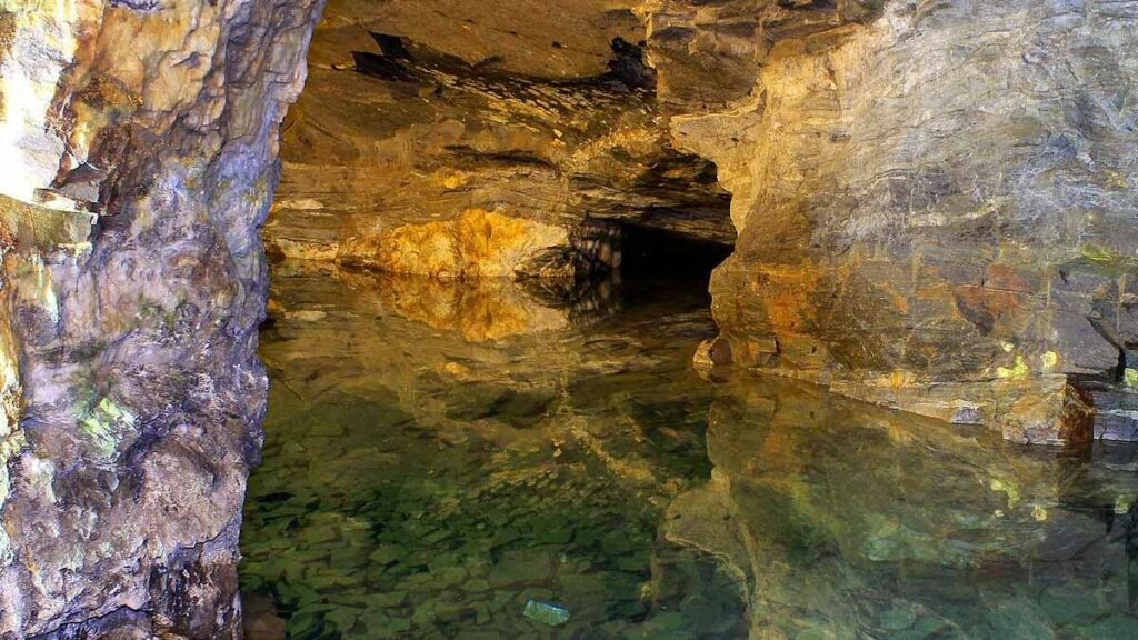 A Mina da passagem é uma das principais atrações em Mariana.