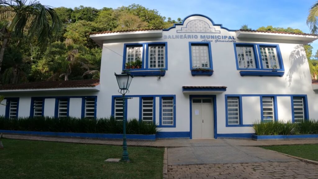 Imagem 4 - foto da parte Frontal do Balneário Municipal de Monte Alegre do Sul.