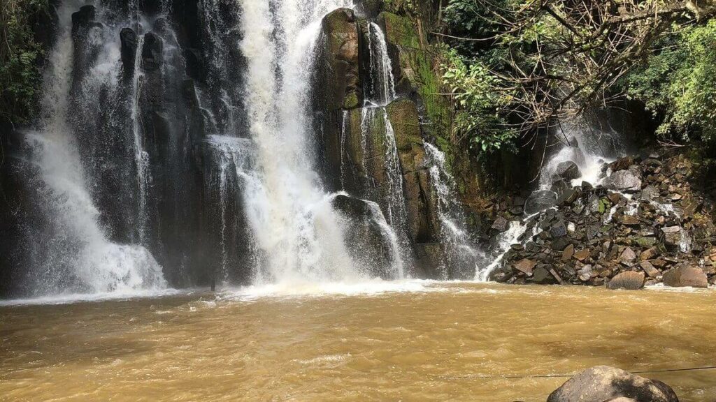 A Cachoeira do Bernardo Alemão possui belas paisagens naturais.