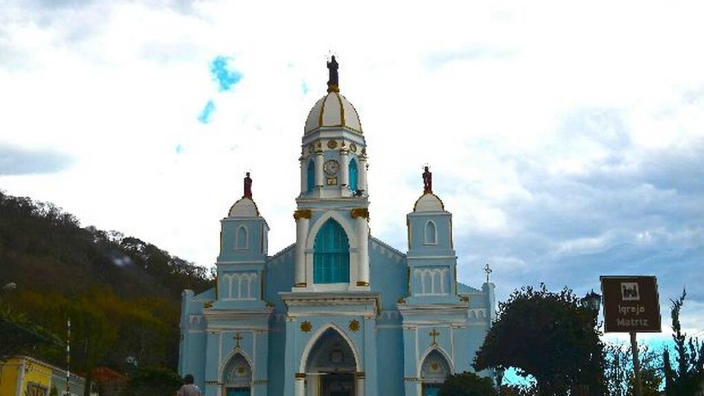 Igreja Matriz de São Bento do Sapucaí, azul com branco