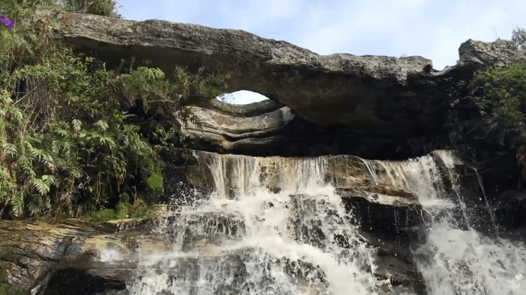 Imagem da Cachoeira da Pedra Furada em Ibitipoca