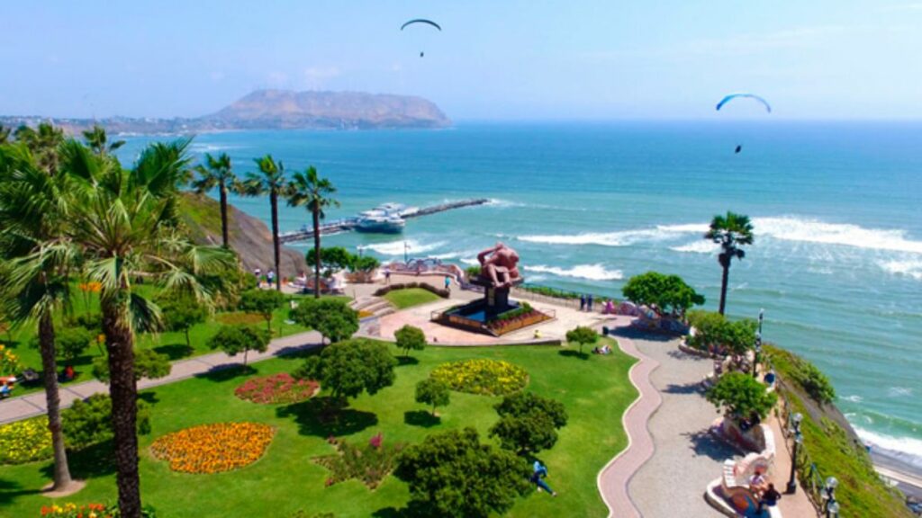 Parque do amor é um bom lugar de o que fazer em Lima.