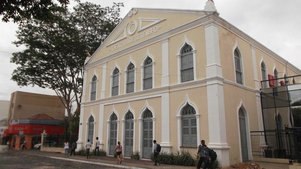 Teatro 4 de Setembro fechado