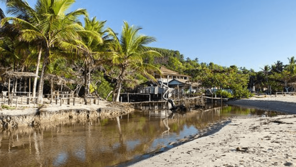 Imagem da Praia da Paixão, localizada na cidade de Prado.