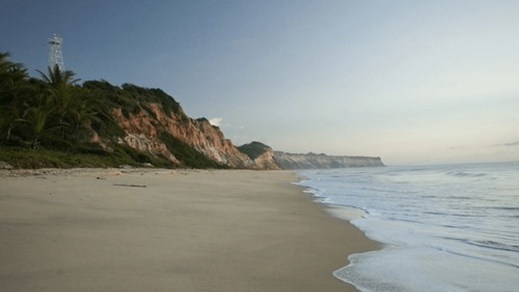 Imagem da Praia do Farol, a cidade de Prado.