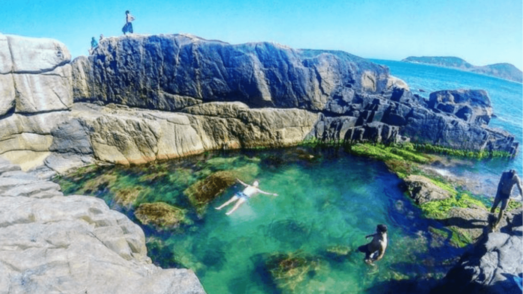 Praia do Rosa: imagem da Piscina Natural na Praia do Rosa em Imbituba SC