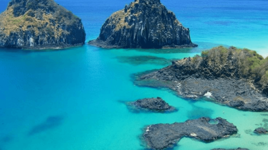 Piscinas Naturais: Imagem da Praia do Sancho, em Fernando de Noronha