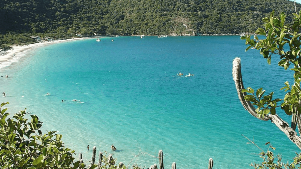 Imagem da Prainha Branca, no município de Guarujá.