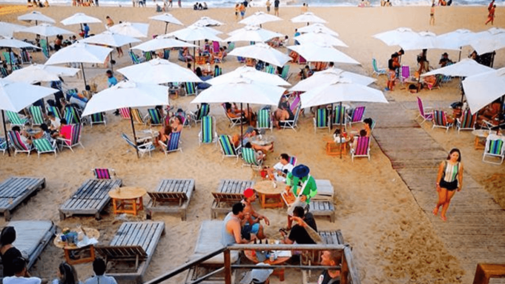 Conheça a Barraca Órbita Blue, na Praia do Futuro 