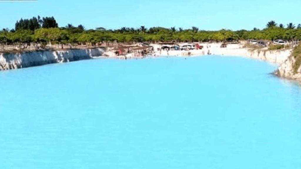 Conheça o lindo azul da água no ponto turístico do Ceará