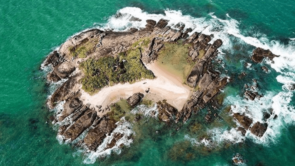 Imagem da Ilha de Pituã, em Vila Velha.