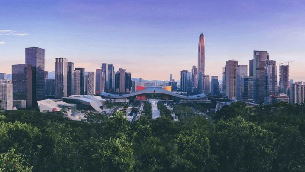 Vista de longe do Lianhuashan Park, em Shenzhen