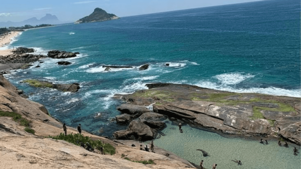 Imagem da Praia do Secreto, no Recreio dos Bandeirantes