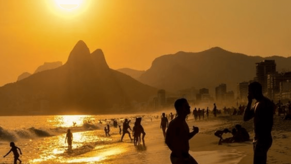 Pôr do Sol na Praia do Arpoador