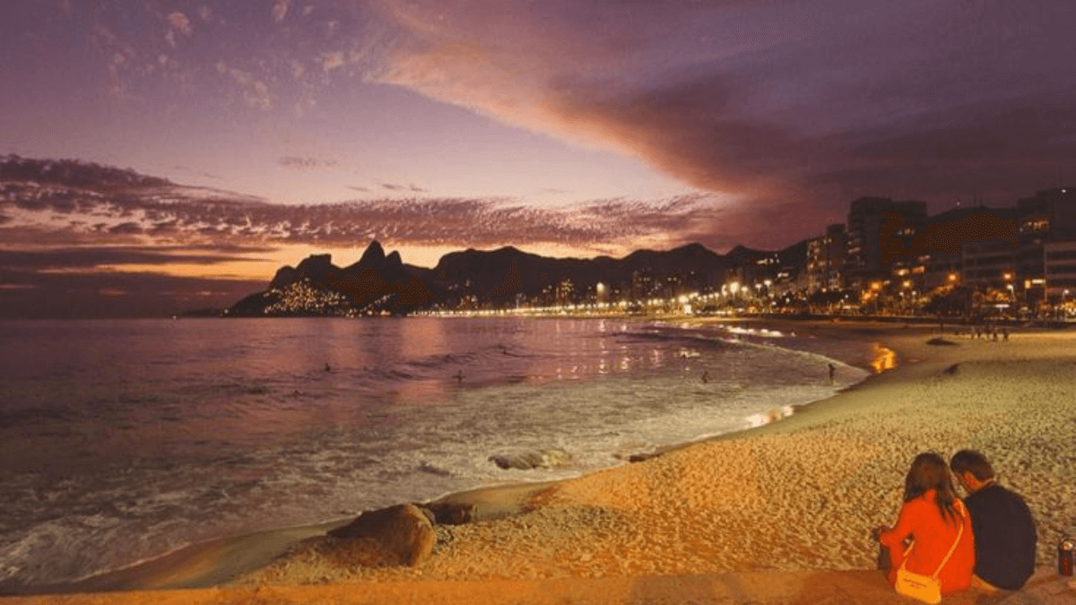 veja que linda visão na Praia do Arpoador