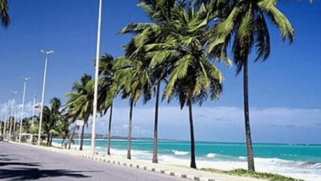 Imagem da praia Cruz das Almas, em Maceió.