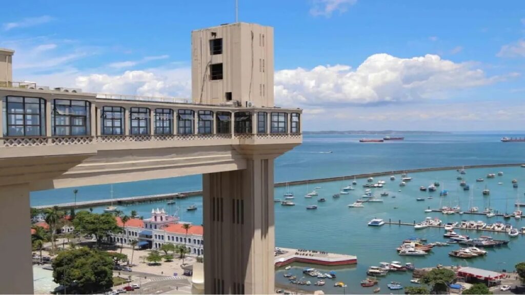 Imagem aérea do Elevador Lacerda.