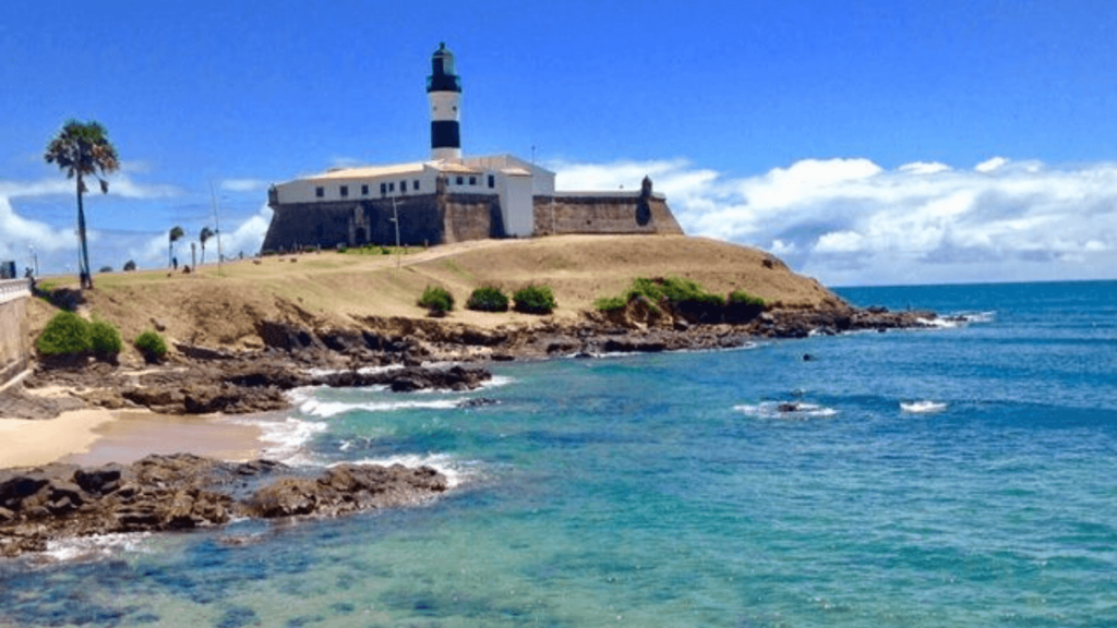 Imagem do Farol da Barra, em Salvador.