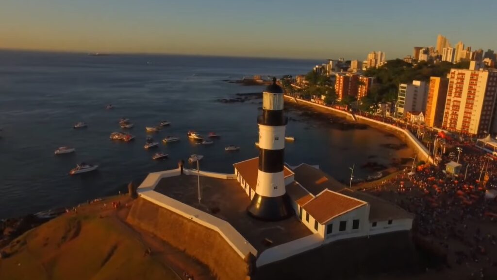 Imagem aérea do Farol da Barra.