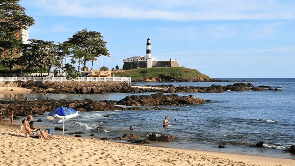 Aproveite para tirar lindas fotos no Farol da Barra!