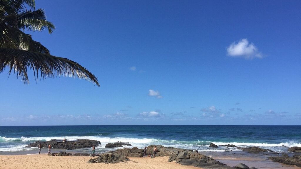 Orla da praia de Itapuã.