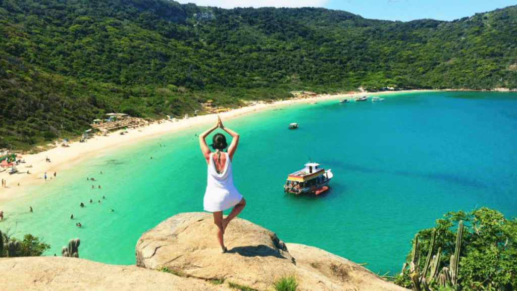 Conheça a Praia do Forno, em Arraial do Cabo.