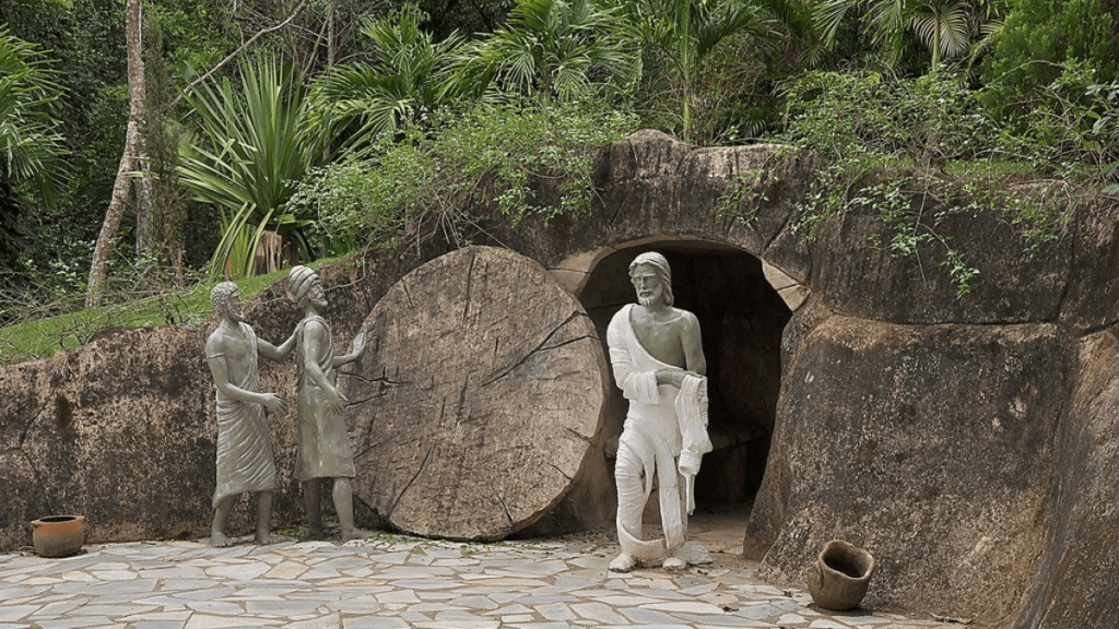 Imagem de estátuas no Parque da Terra Santa 