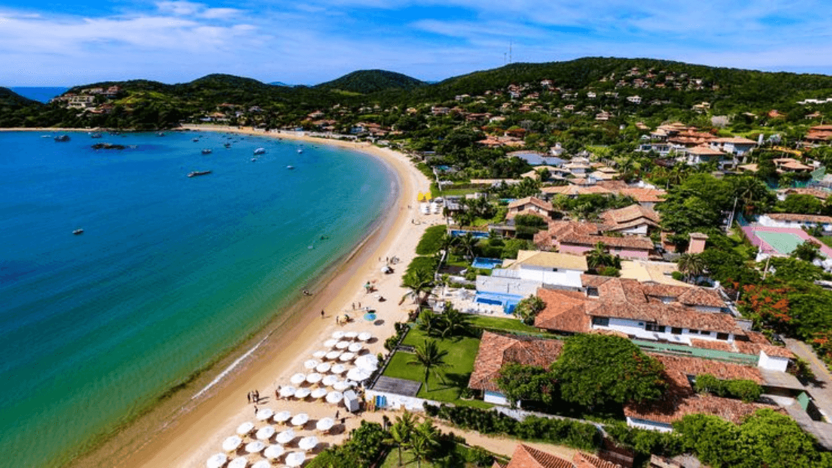 Conheça a Praia da Ferradura