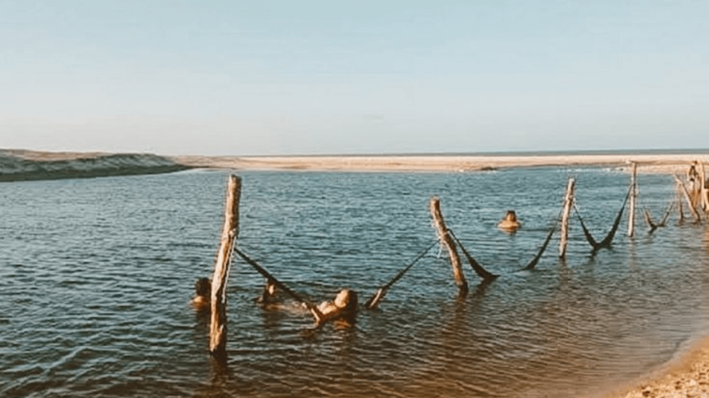 Relaxe na Praia das Fontes