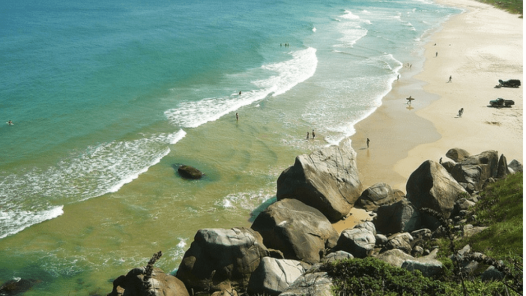 Conheça a Praia do Moçambique