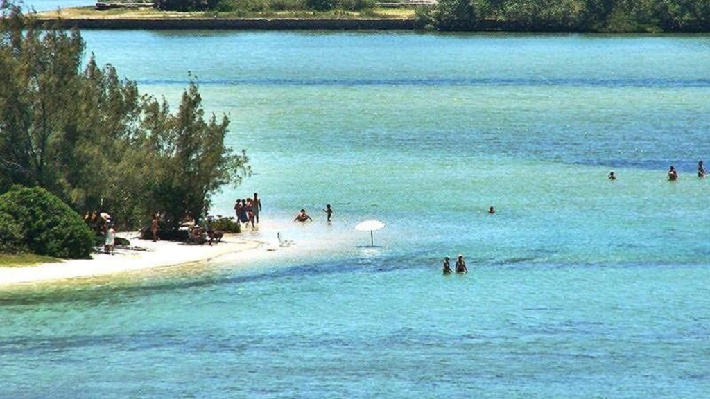 Veja as praias na Ilha do japonês