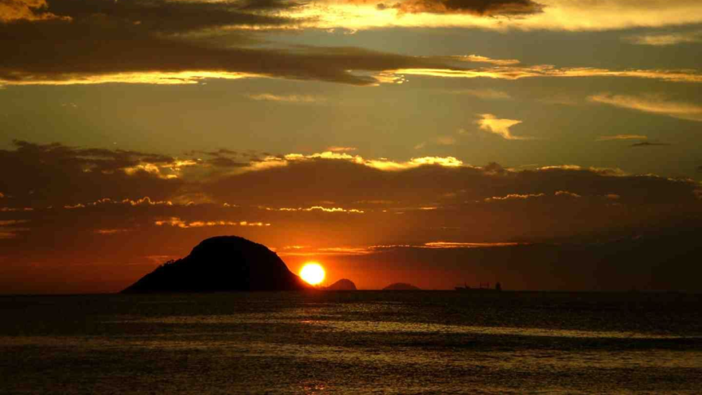 Pôr do sol na Praia de Itaipu