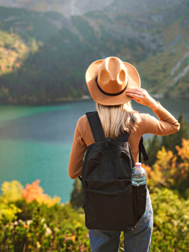 Quais os MELHORES destinos DO MUNDO para viajar SOZINHO? Moça viajando sozinha
