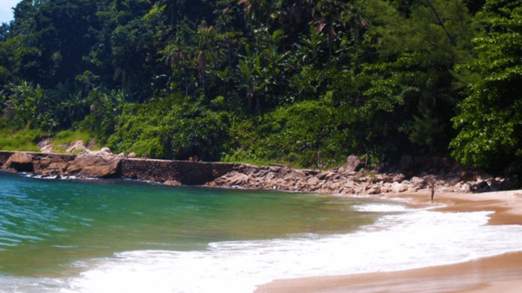 Praia do Éden