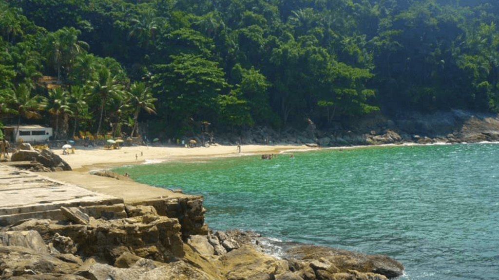 Conheça Praia do Éden