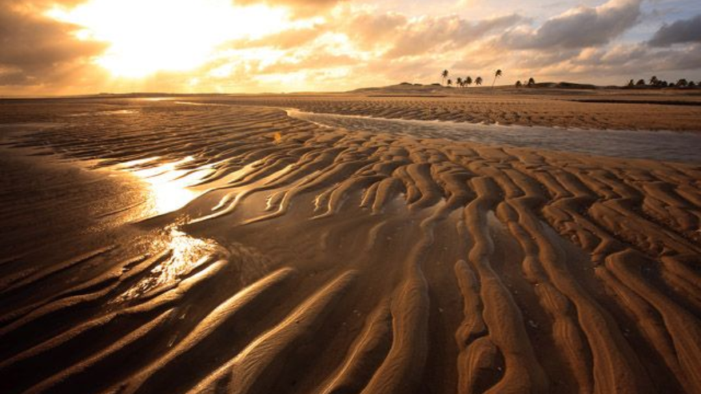 Conheça Praia de Águas Belas