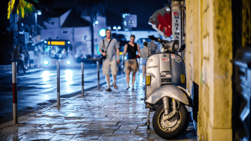 Andar de vespa em Dubrovnik